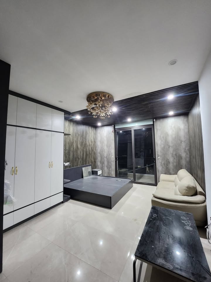 Căn hộ cho thuê 1 phòng ngủ tại Ngõ Văn Hương, Đống Đa 40m² - View thành phố đẹp!