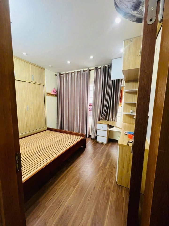 Nhà cho thuê ngõ 82 Yên Lãng, Đống Đa 35m² giá 15 triệu - Phù hợp kinh doanh