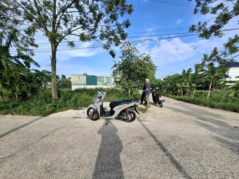 Lô đất 2 mặt tiền Quảng Phú 250m² giá 3.7 tỷ - Địa điểm tuyệt vời cho đầu tư!