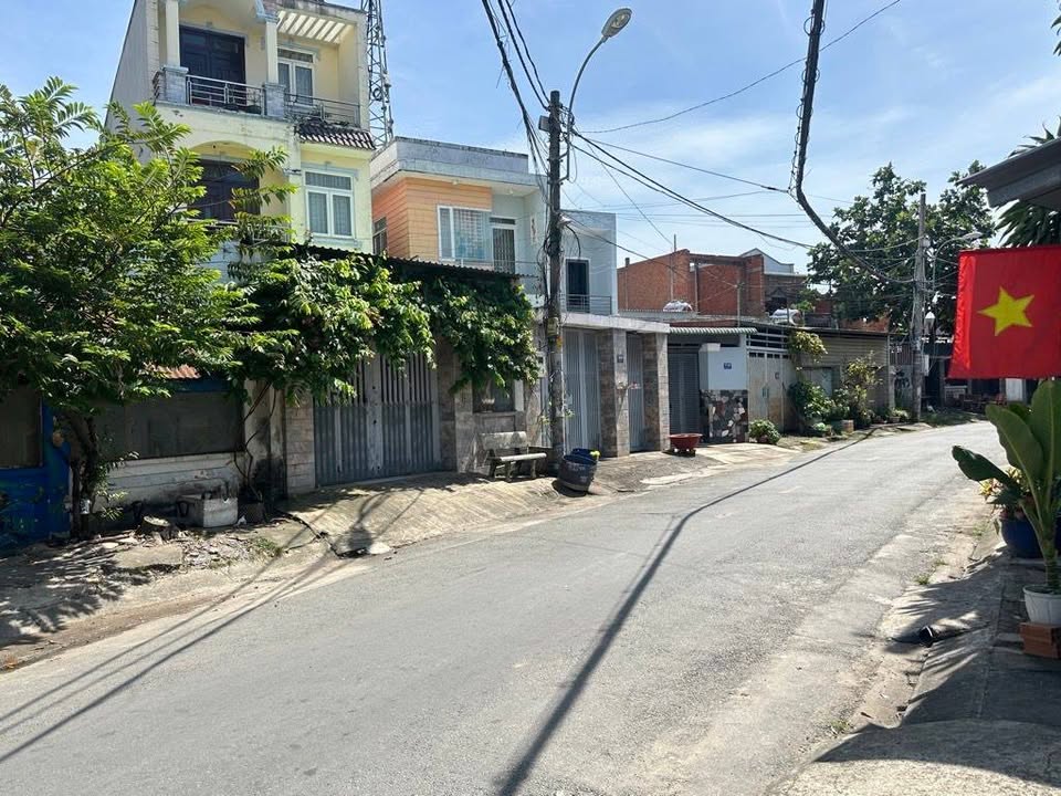 Nhà mặt tiền Thới Tam Thôn 10, Hóc Môn 150m² giá 5 tỷ - Cơ hội đầu tư tuyệt vời!