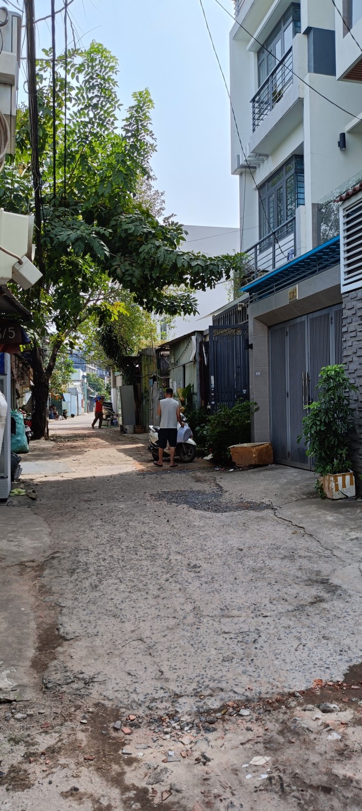 Nhà bán gấp tại Tây Thạnh, 90m² chỉ 6.4 tỷ - Vị trí đẹp, hẻm xe tải thông