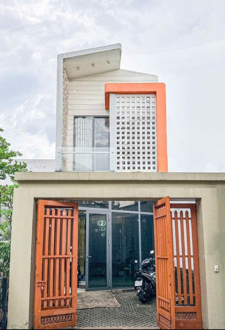 Nhà 3 tầng tại Đông Hưng Thuận 114m² giá 6.9 tỷ - Sổ hồng chính chủ!