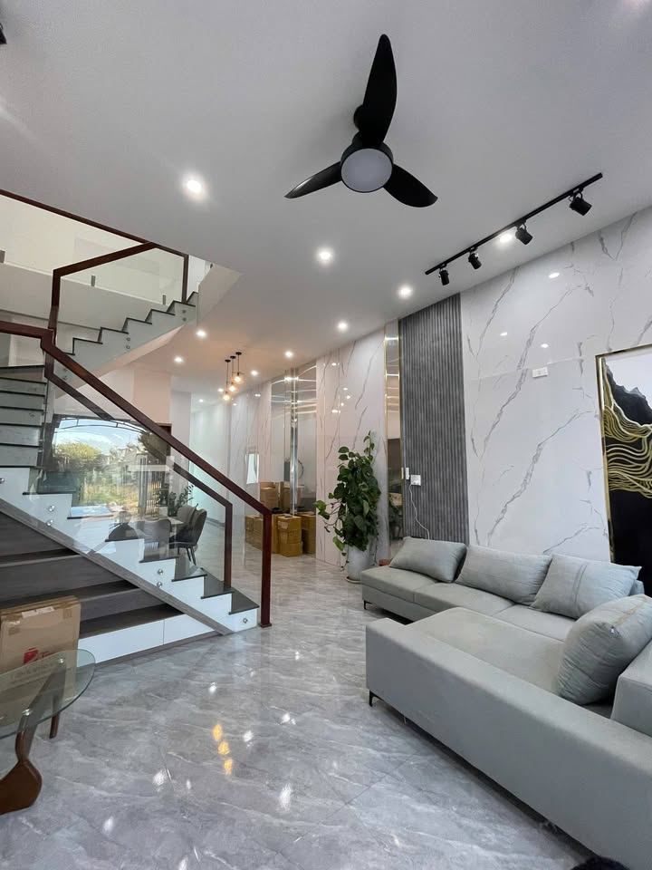 Nhà phố Lương Đình Của, Pleiku 103m² giá 2.25 tỷ - Thiết kế hiện đại, sẵn sàng ở ngay!