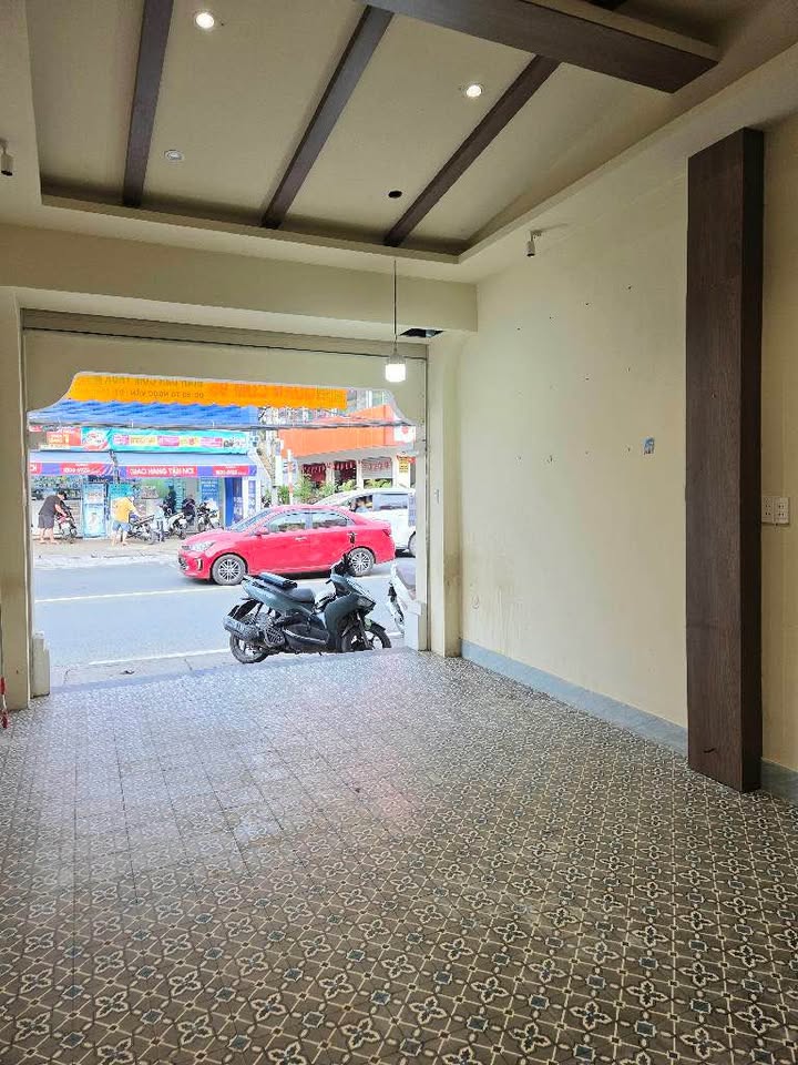 FrontHouse Linh Tây 40m² giá 5.5 tỷ - Mặt tiền kinh doanh sầm uất!