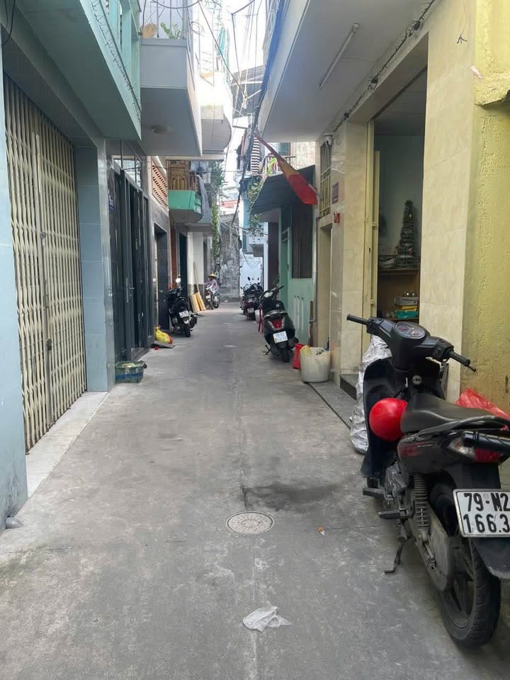 Nhà góc 2 mặt tiền Trường Sa Nha Trang 37m² giá 2.8 tỷ - Sổ hồng chính chủ!