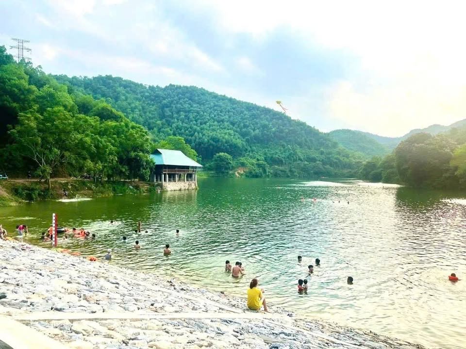 Đất nghỉ dưỡng 2.300m² tại Kỳ Sơn, TP Hòa Bình - Giá chỉ 9.6 tỷ VND