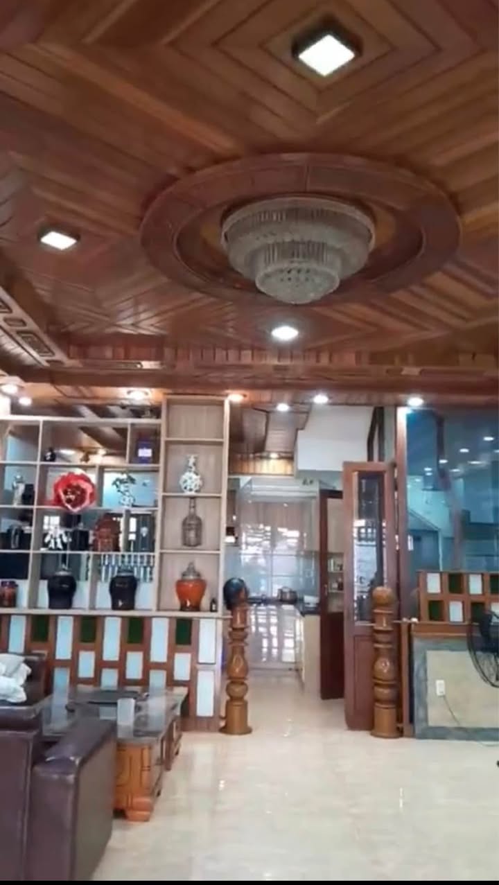 Cho thuê nhà 3 tầng mặt tiền Phạm Ngọc Mậu, Đà Nẵng 90m² - Full nội thất, chỉ 12 triệu!