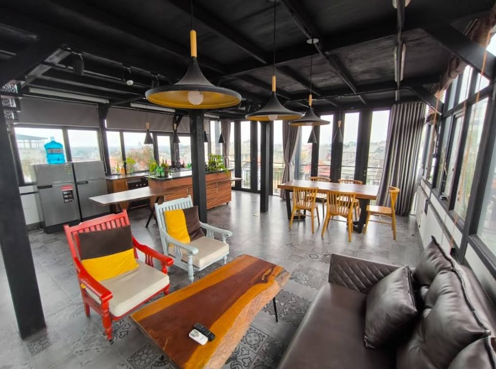 Căn hộ Penthouse Duplex 4 phòng ngủ tại Tây Hồ 200m² chỉ 29 triệu - Không gian thoáng đãng, đầy đủ nội thất!