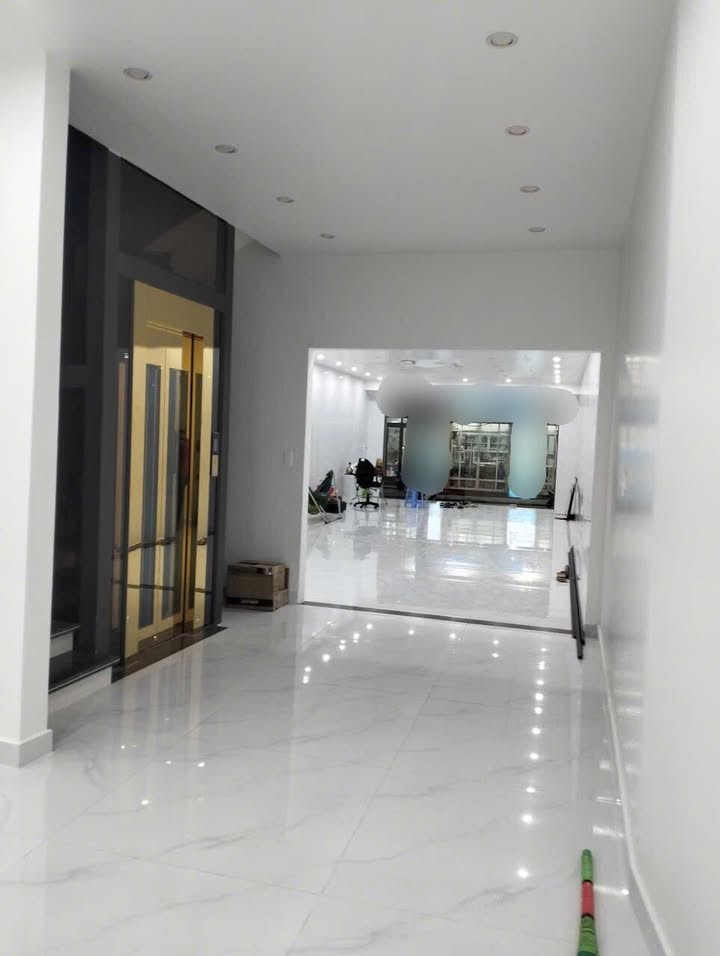 Nhà cho thuê mặt đường Hồ Sen, quận Lê Chân, Hải Phòng - Diện tích 112m² chỉ 31 triệu/tháng!