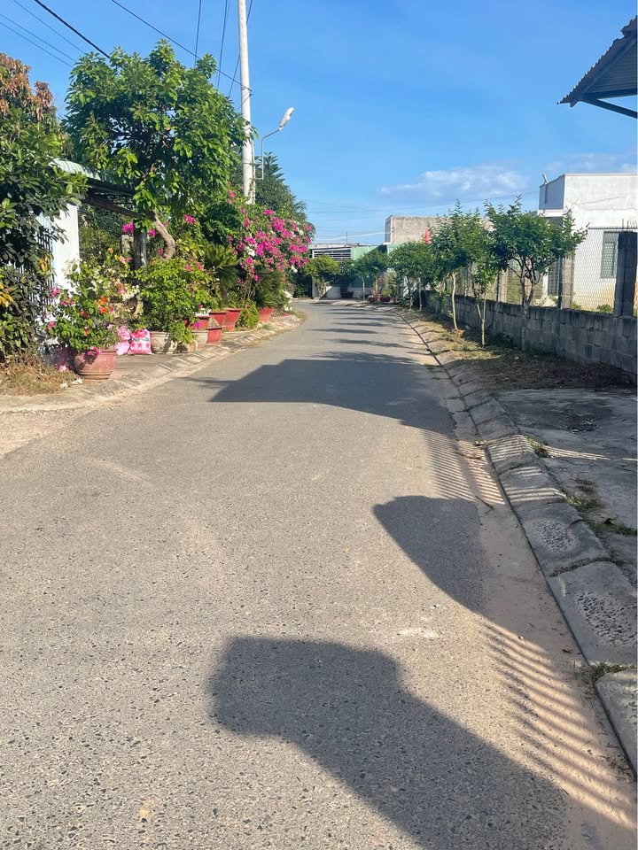 Đất Phong Nẫm 330m² giá 2.4 tỷ - Mặt tiền rộng, ô tô vào tận nơi!