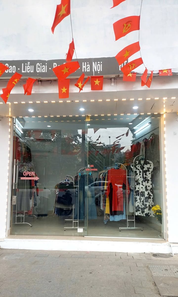 Nhà mặt phố Văn Cao, Ba Đình 245m² giá 18 triệu - Vị trí đẹp, kinh doanh lý tưởng!