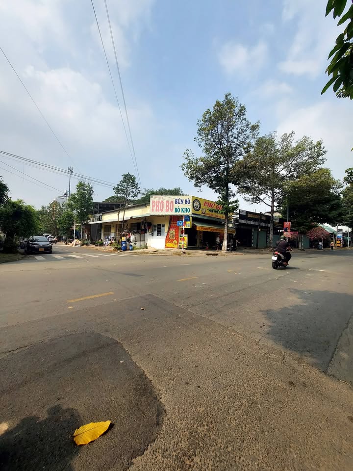 Nhà góc 2 mặt tiền Dĩ An 148,6m² giá 15 tỷ - Đầu tư sinh lời ngay!