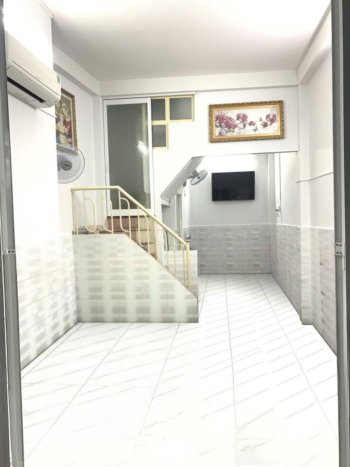 Bán nhà 2 tầng tại phường Phước Hòa, Nha Trang 26.1m² giá 2 tỷ - Tiện ích đầy đủ, phù hợp gia đình nhỏ!