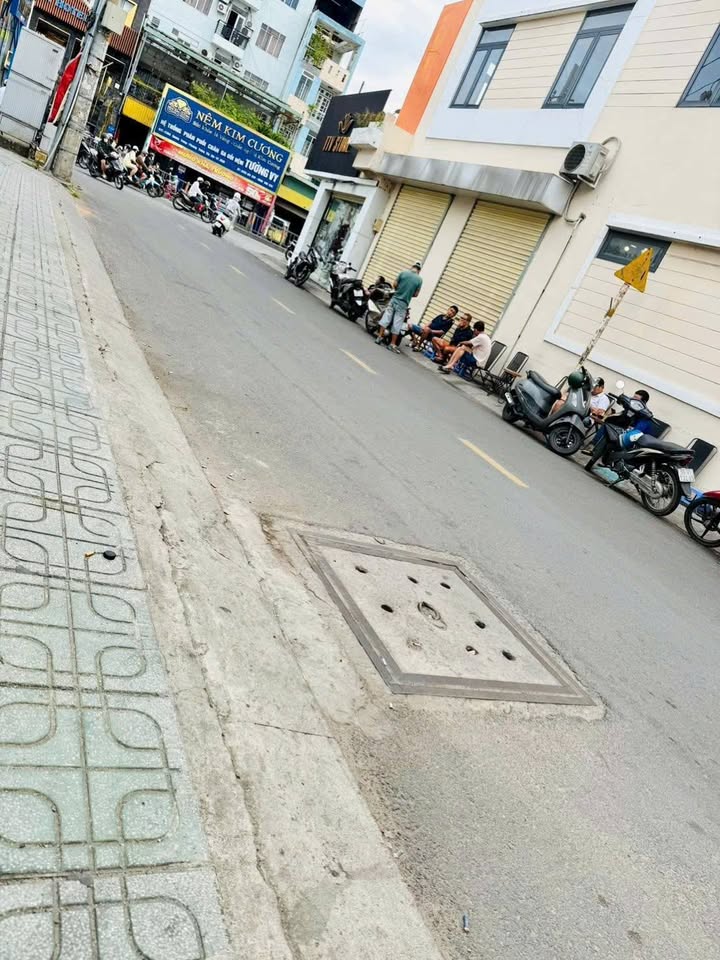 Bán nhà FrontHouse Nguyễn Kiệm Phú Nhuận 138m² giá 17 tỷ - Vị trí kinh doanh sầm uất!