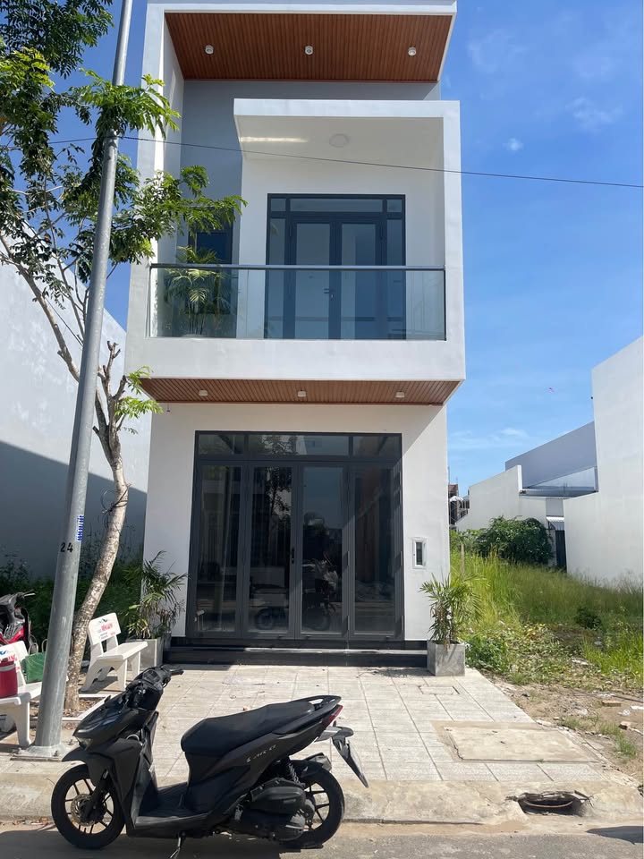 Nhà phố Vĩnh Thanh, Rạch Giá 90m² giá 3.28 tỷ - Hướng Tây Nam, nội thất đầy đủ!