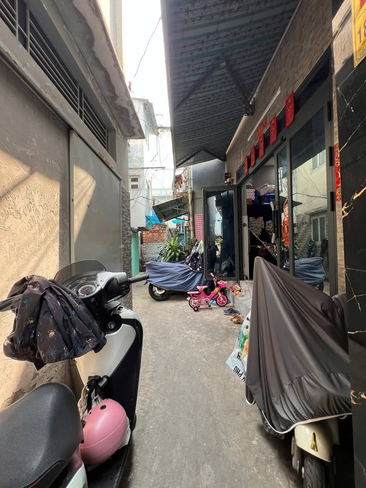 Nhà phố quận 6, Hẻm 183 Tân Hòa Đông, 12.8m² giá 2.1 tỷ - Thương lượng ngay!