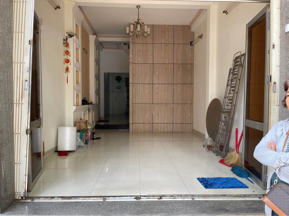 Cho thuê nhà mặt tiền Hồng Bàng, Nha Trang 57m² giá 40 triệu - Kinh doanh sầm uất!