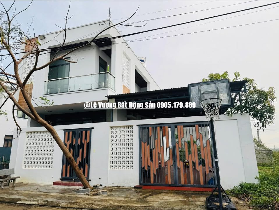 Biệt thự đẹp tại An Nhơn Đông 240m² giá 3 tỷ - Nội thất đầy đủ, giao thông thuận tiện!