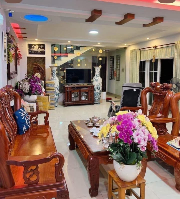 Nhà đầu tư Mễ Trì 47m² giá 11 tỷ – 8 phòng khép kín, doanh thu 30 triệu/tháng!