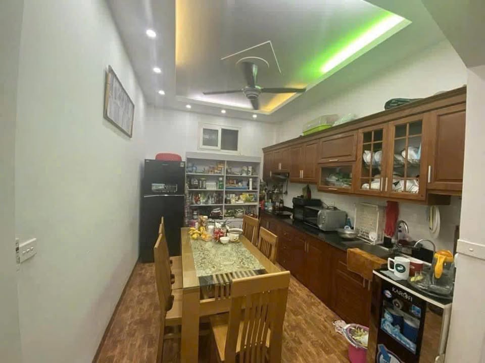 Nhà phố Hồ Tùng Mậu 41m² giá 7.9 tỷ - Gần trường học tiện lợi!