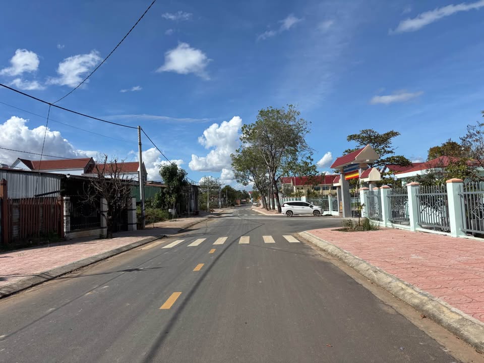 Đất nền góc 2 mặt tiền đường Nguyễn Trãi, Ea Súp, Đắk Lắk diện tích 600m² - Sổ hồng chính chủ