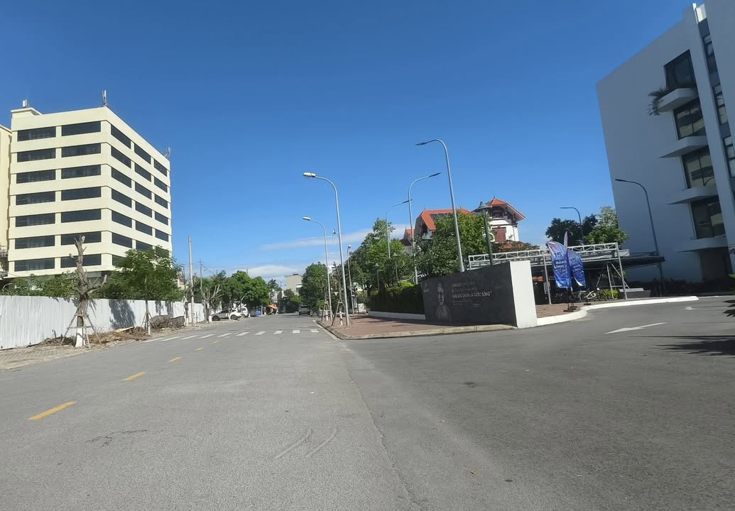 Nhà 3 tầng lô góc Biệt Thự Phú Hải 40m² giá 2.89 tỷ - Sát trường quốc tế, ô tô qua lại!