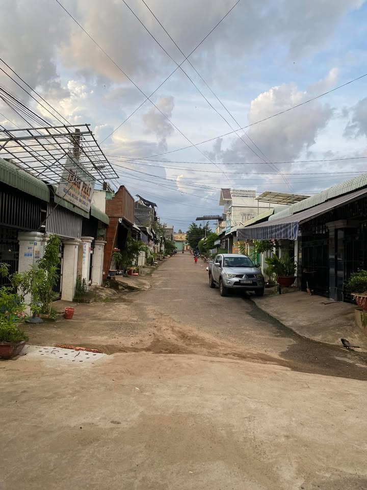 Nhà bán Đông Á - Tân Xuân, 146m² giá 2.2 tỷ - Vị trí thuận lợi gần Nguyễn Huệ!