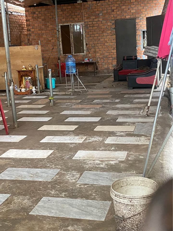 Mặt bằng kinh doanh cho thuê tại Buôn Ma Thuột 238m² - Vỉa hè rộng thoáng, giá chỉ 5 triệu/tháng!