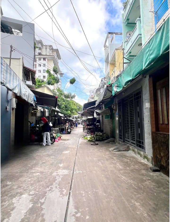 Nhà riêng Lạc Long Quân, Phường 5, Quận 11 - 68m² giá 8 tỷ - Đầu tư sinh lời ngay!