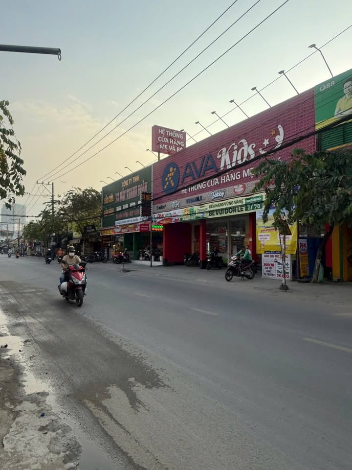 Nhà cho thuê An Bình Dĩ An 300m² giá 14.7 tỷ - Đầu tư sinh lời ngay!