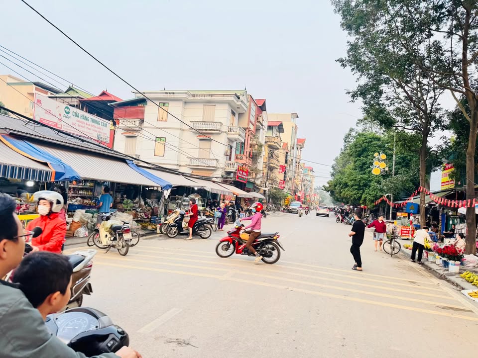 Nhà 3 tầng thôn Vệ, Nam Hồng, Đông Anh 80m² - Đường thông ô tô, gần chợ!