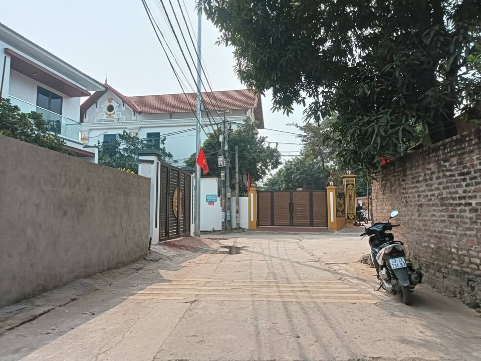 Đất nền 2 mặt tiền Xóm 1 Hoàng Kim, xã Yên Lãng, 90m² giá 5 tỷ - Đầu tư tiềm năng!