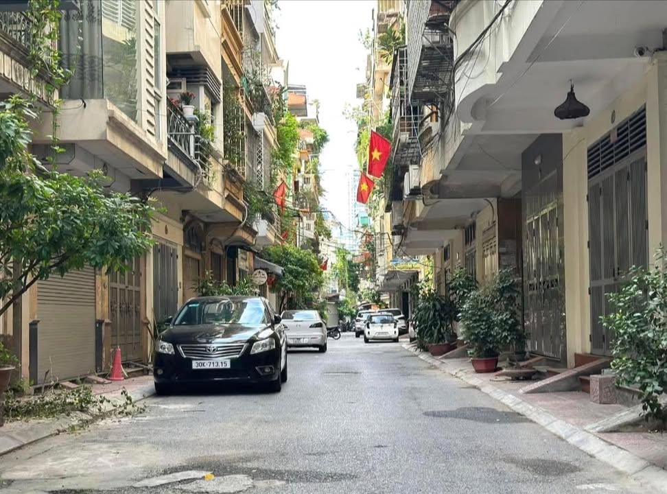 Nhà riêng đường Vệ Hồ, Tây Hồ 62m² giá 15 tỷ - Ô tô vào nhà, vị trí đắc địa!