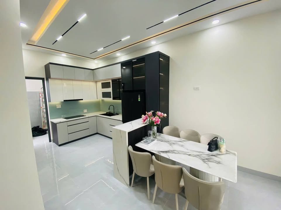 Nhà đẹp thị trấn Diên Khánh 100m² giá 3.45 tỷ - Full nội thất sang trọng!