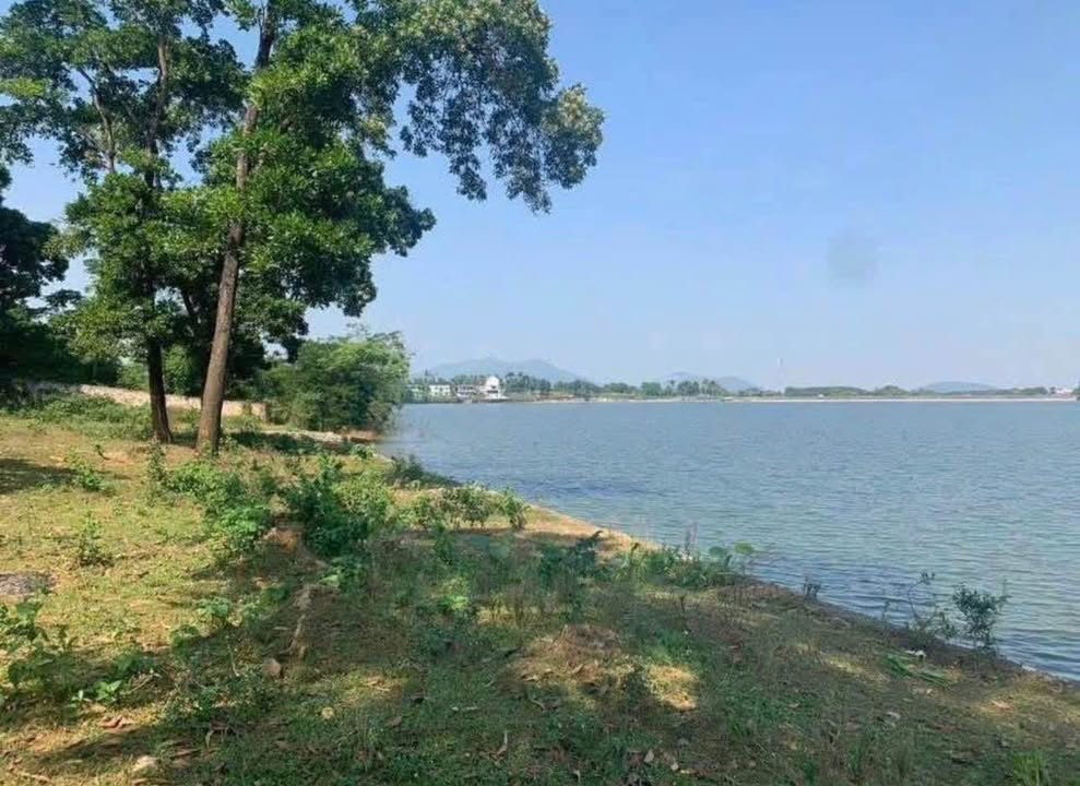 Đất Bám Hồ - Lương Sơn, Hòa Bình 4766m² giá 30 tỷ - Cơ hội kinh doanh nghỉ dưỡng tuyệt vời!