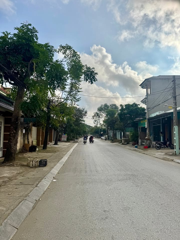 Đất mặt đường Ngô Quyền Sầm Sơn 100.8m² giá 1.8 tỷ - Cơ hội đầu tư sinh lời!