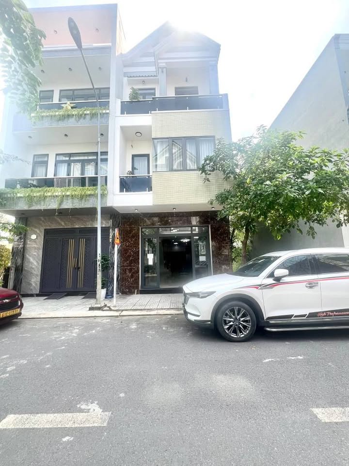 Nhà phố An Phú, Tân Uyên 105m² giá 5.9 tỷ - Thiết kế hiện đại, phù hợp ở và làm việc!