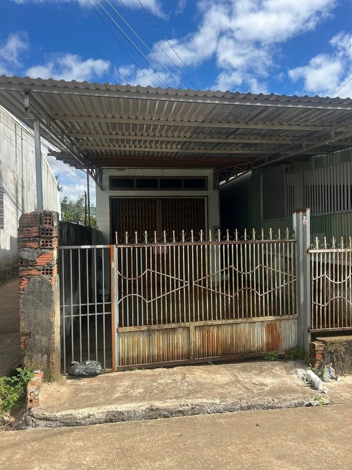 Nhà nguyên căn cho thuê tại hẻm Phù Đổng, Pleiku - Chỉ 2.5 triệu/tháng!