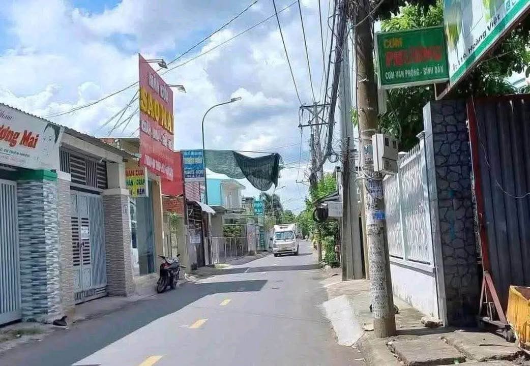 Nhà liền kề mặt tiền Hoàng Việt Mỹ Tho 180m² giá 7.5 tỷ - Đầu tư sinh lời ngay!