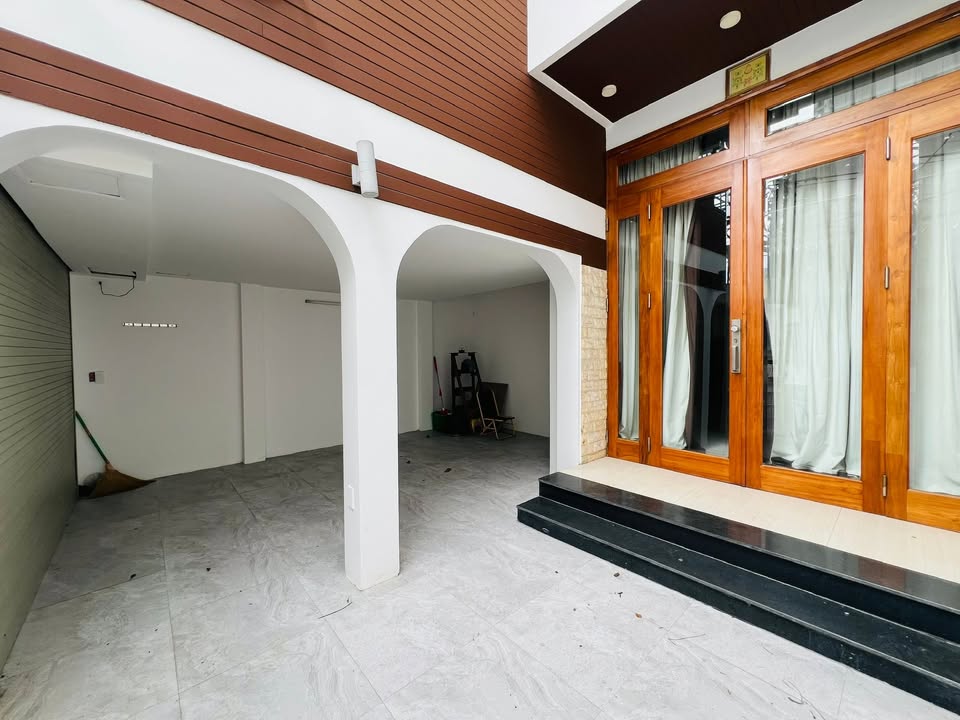 Nhà mặt tiền Bình An 7, Hải Châu 3 tầng giá 10 triệu - Đầy đủ nội thất, sân đậu ô tô!