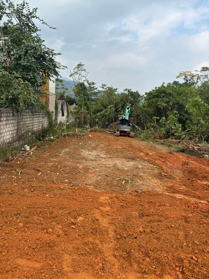 Lô đất Vân Hoà Ba Vì 300m² giá 5 tỷ - View hồ và núi tuyệt đẹp!