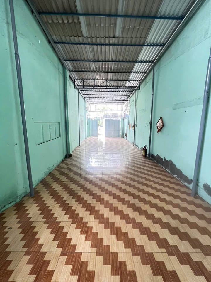 Nhà kho 232.6m² tại Phan Thiết giá 3.5 tỷ - Vị trí trung tâm thuận lợi!