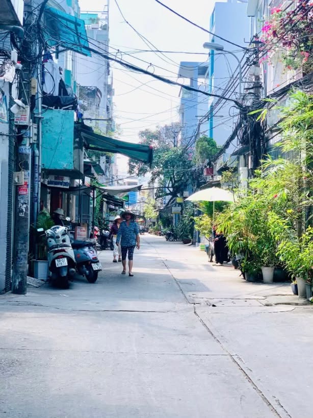 Nhà riêng Ông Ích Khiêm Q11 31m² giá 5.5 tỷ - Đường rộng ô tô tránh nhau!
