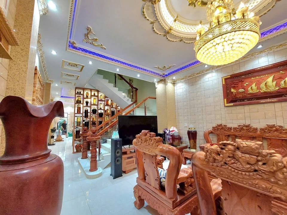 Nhà phố hoàn thiện đẹp view biển đường Tôn Đức Thắng 150m² giá 5.2 tỷ - Sẵn sàng vào ở!