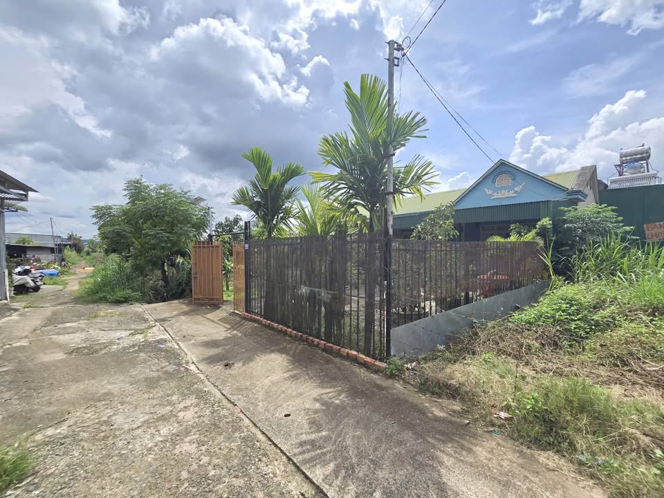 Nhà đẹp Liên Nghĩa 1078m² giá 20 tỷ - Vị trí đắc địa giữa lòng thị trấn!