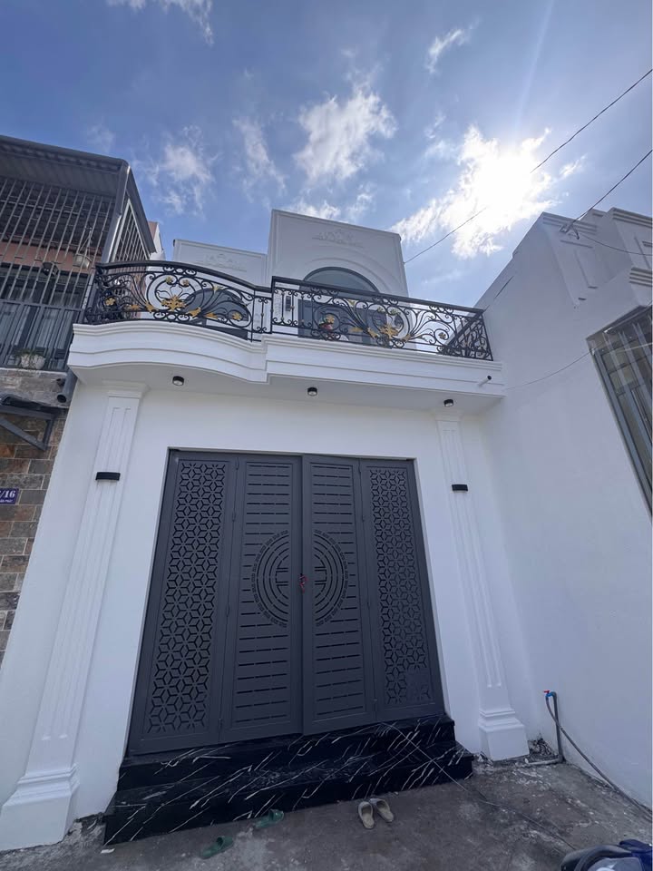 Nhà phố Tân Cổ Điển 75m² giá 2.55 tỷ - Sân ô tô và full nội thất!