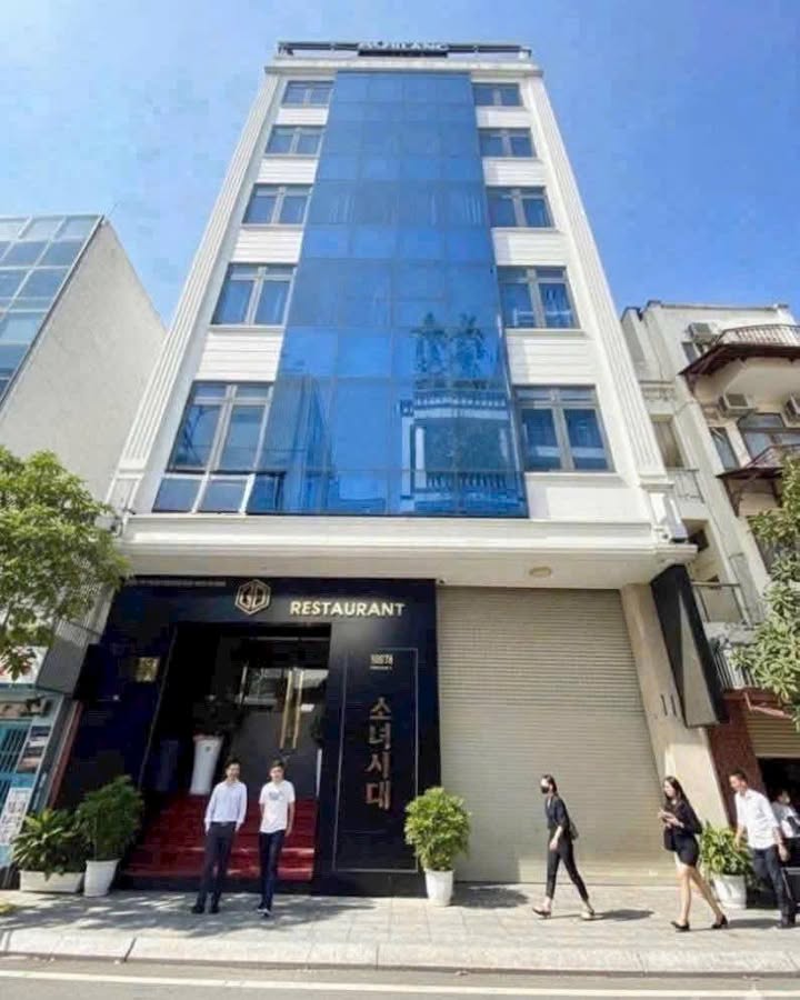 Tòa nhà Karaoke 185m² tại Quận 1 giá 105 tỷ - Dòng tiền 16.000$/tháng!