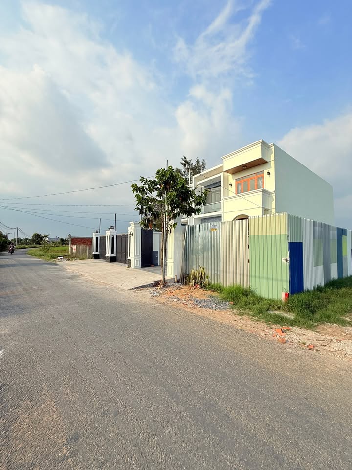 Nhà lầu hoàn thiện Cần Giuộc 120m² giá 2.78 tỷ - Tiềm năng phát triển lớn!