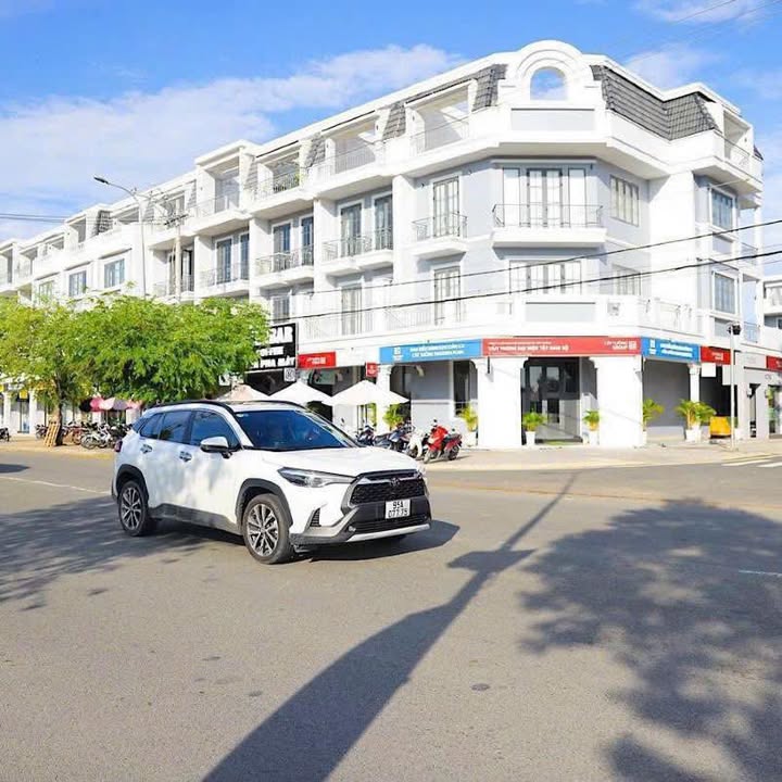 Nhà mặt tiền Trần Hưng Đạo, Vị Thanh 100m² giá chỉ 8 triệu - Kinh doanh sinh lời ngay!