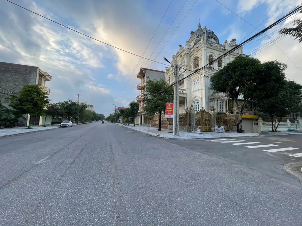 FrontHouse mặt tiền đường Hoa Lư, TP Hoa Lư 231m² giá 8 tỷ - Đầu tư sinh lời ngay!